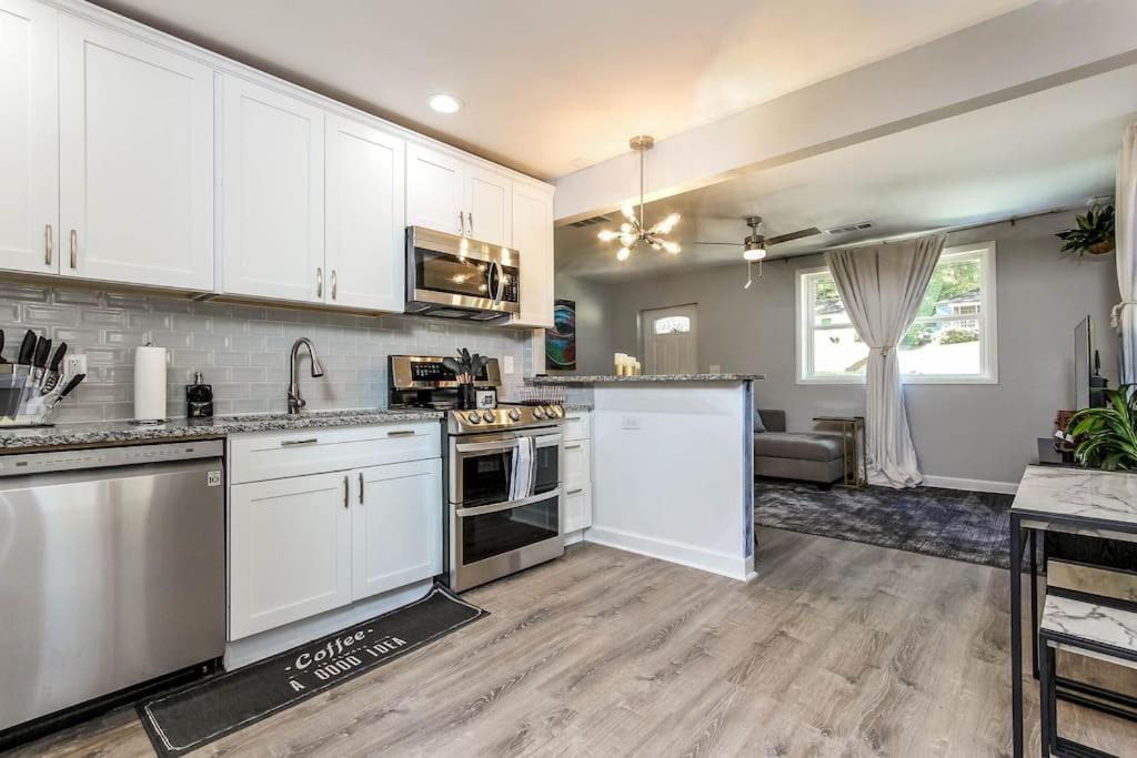 West End Bungalow Perfect To Work, Play, & Escape Atlanta Exterior photo